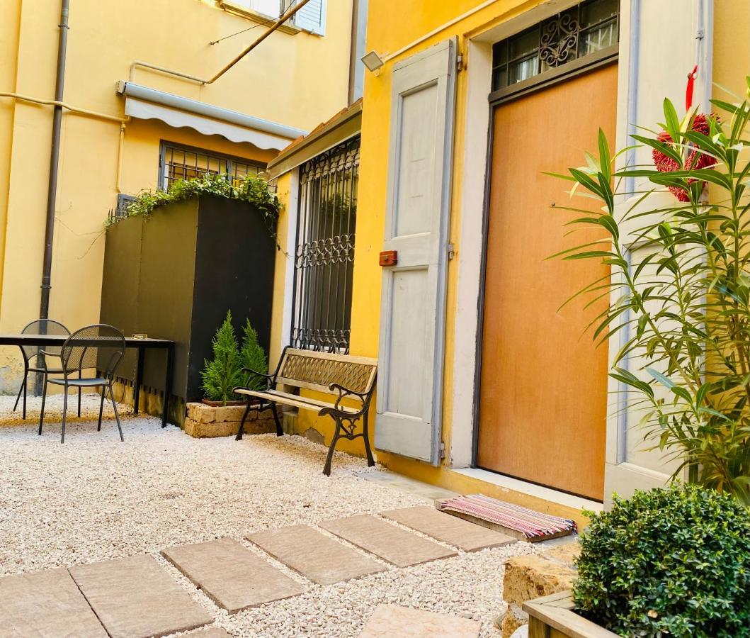 Gamberini House - Private Garden Apartment โบโลญญา ภายนอก รูปภาพ